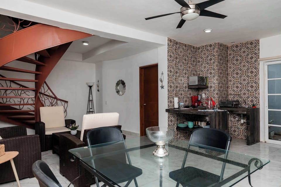 Dining Table & Equipped Kitchen
