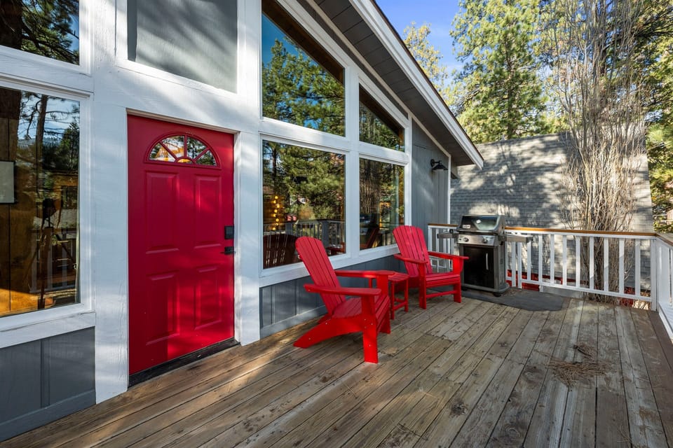 Can you picture yourself grilling here? Enjoy the sights while enjoying the propane grill.