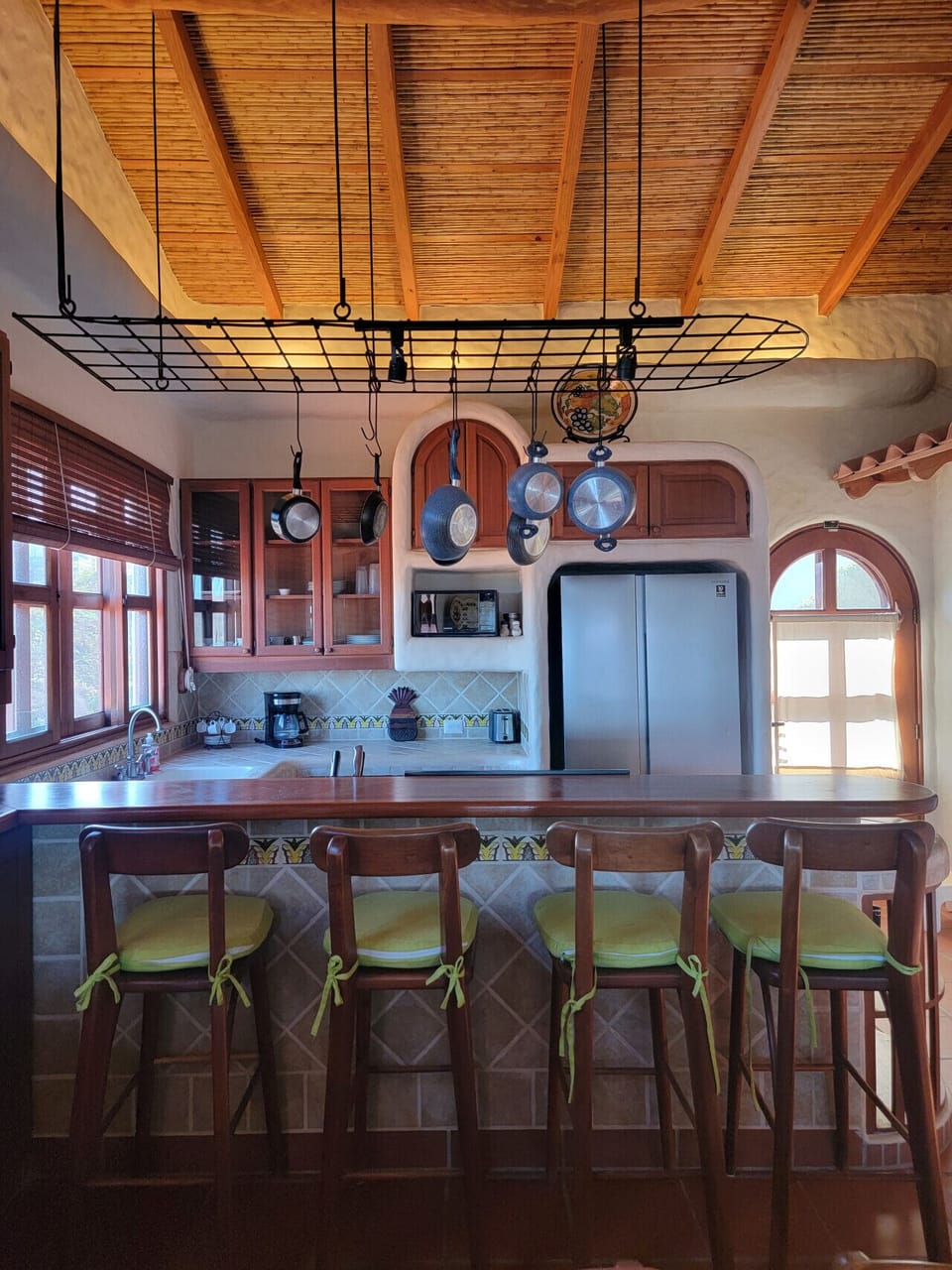 Beautiful, Fully Equipped Kitchen