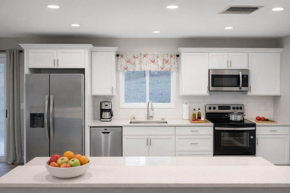 Second kitchen with stove, microwave, refrigerator, dishwasher