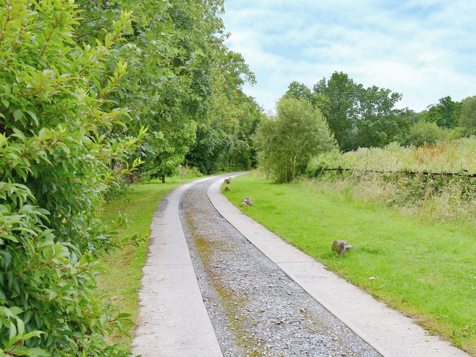 Driveway leading to the property | Virginia Cottage, Wisteria Cottage, Fig Cottage - East Dunley Cottages, Bovey Tracey