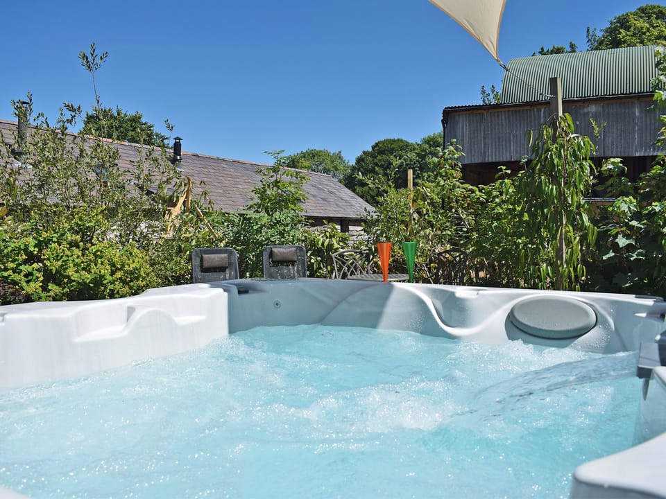 Relaxing jacuzzi hot tub | The Coach House Loft - Dolgoy Cottages, Llangrannog