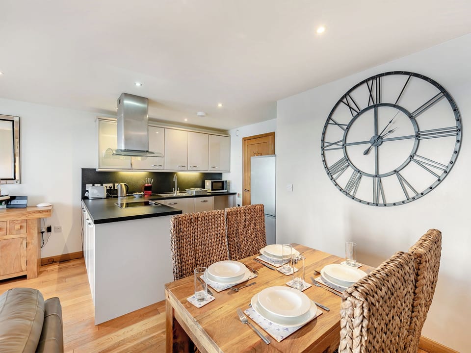 Dining Area | 25 Mount Brioni - Mount Brioni, Seaton