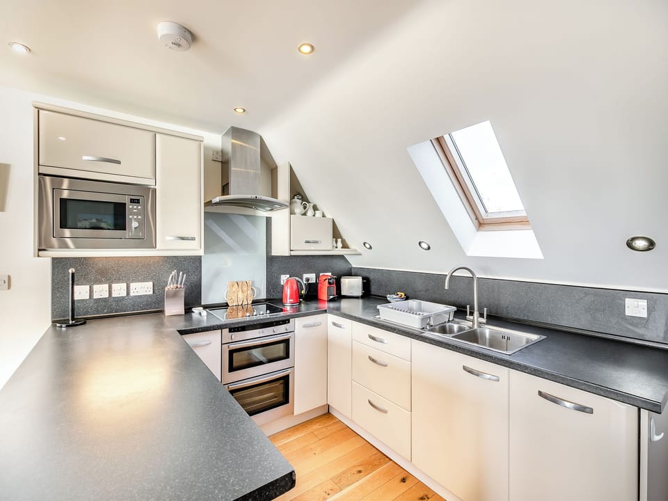 Kitchen area | 27 Mount Brioni - Mount Brioni, Seaton