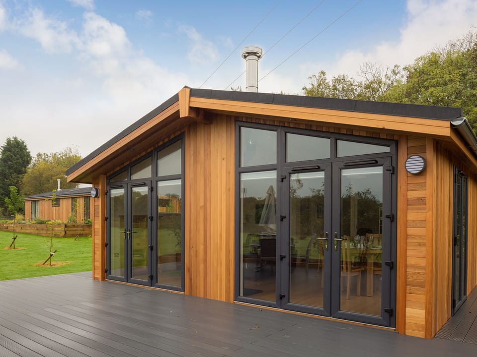 Delightful double-aspect holiday lodge | Cedar Lodge - South Downs Lodges, Hassocks