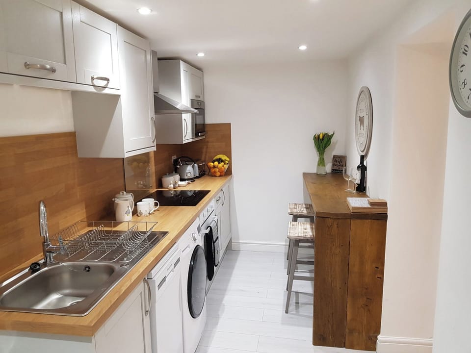 Kitchen | Cottage Apartment - Seaside Llandudno, Llandudno