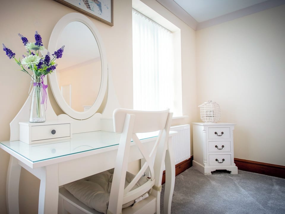 Double bedroom | Willow Cottage - Graiglwyd Springs Holiday Cottages, Penmaenmawr, near Conwy