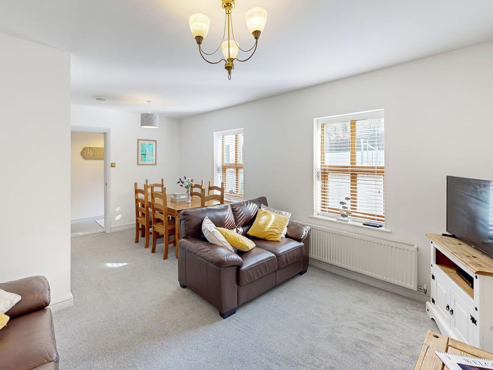 Living area | Oak Cottage - Graiglwyd Springs Holiday Cottages, Penmaenmawr, near Conwy