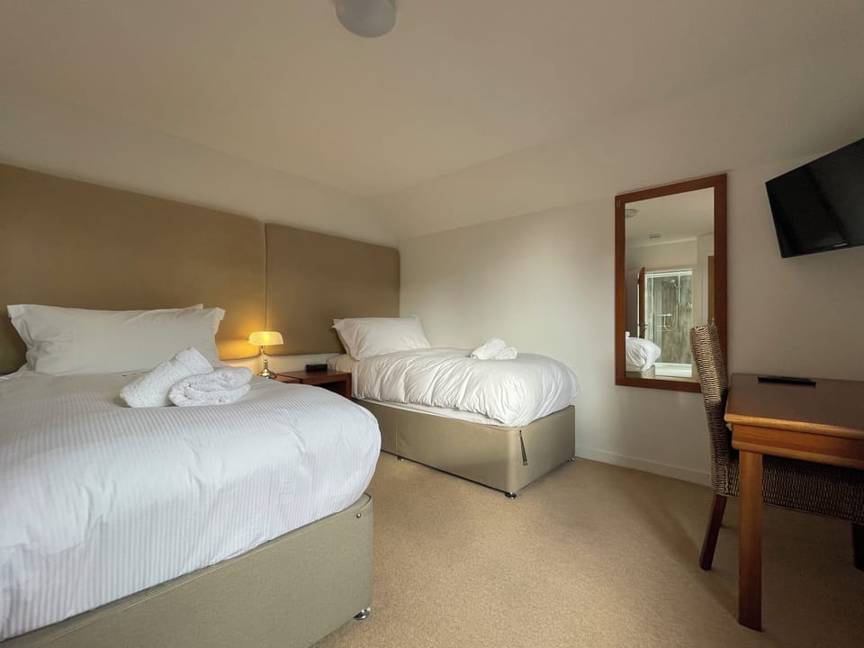 Twin bedroom | East - Balloan Steading, Dornoch