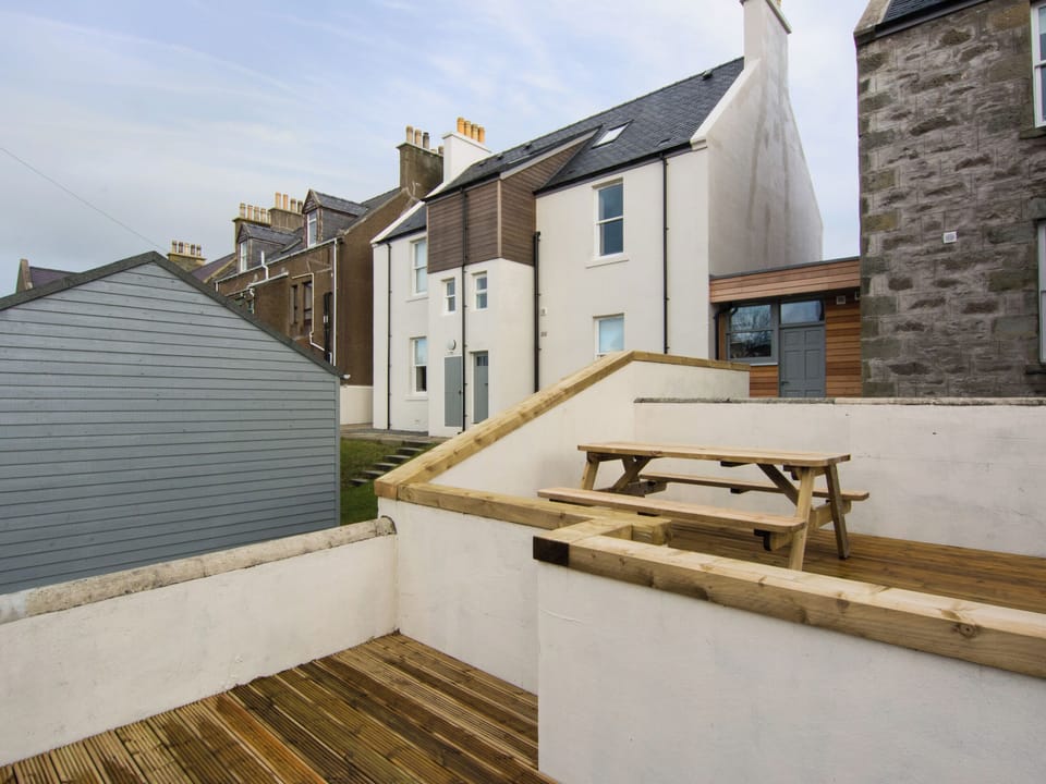 Outdoor area | St. Ninian&rsquo;s - Nort Bode Apartments, Lerwick