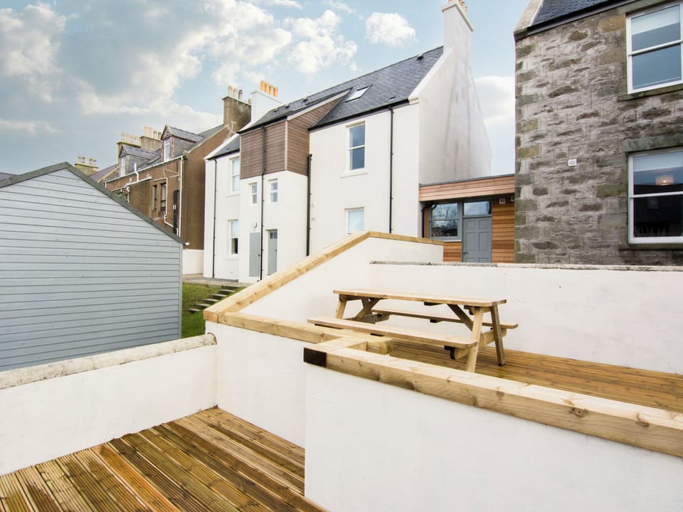Outdoor area | Reawick - Nort Bode Apartments, Lerwick
