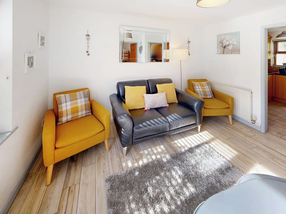 Living room/dining room | Elm Cottage - Graiglwyd Springs Holiday Cottages, Penmaenmawr, near Conwy
