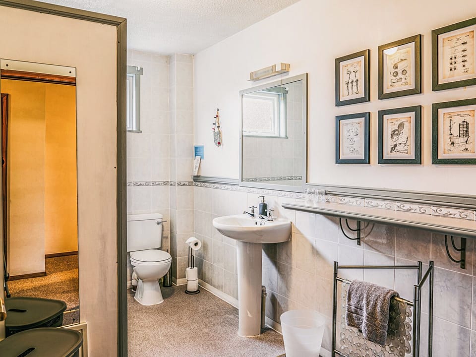 Bathroom | Lodge Four - Heatheryhaugh Lodges, Moffat