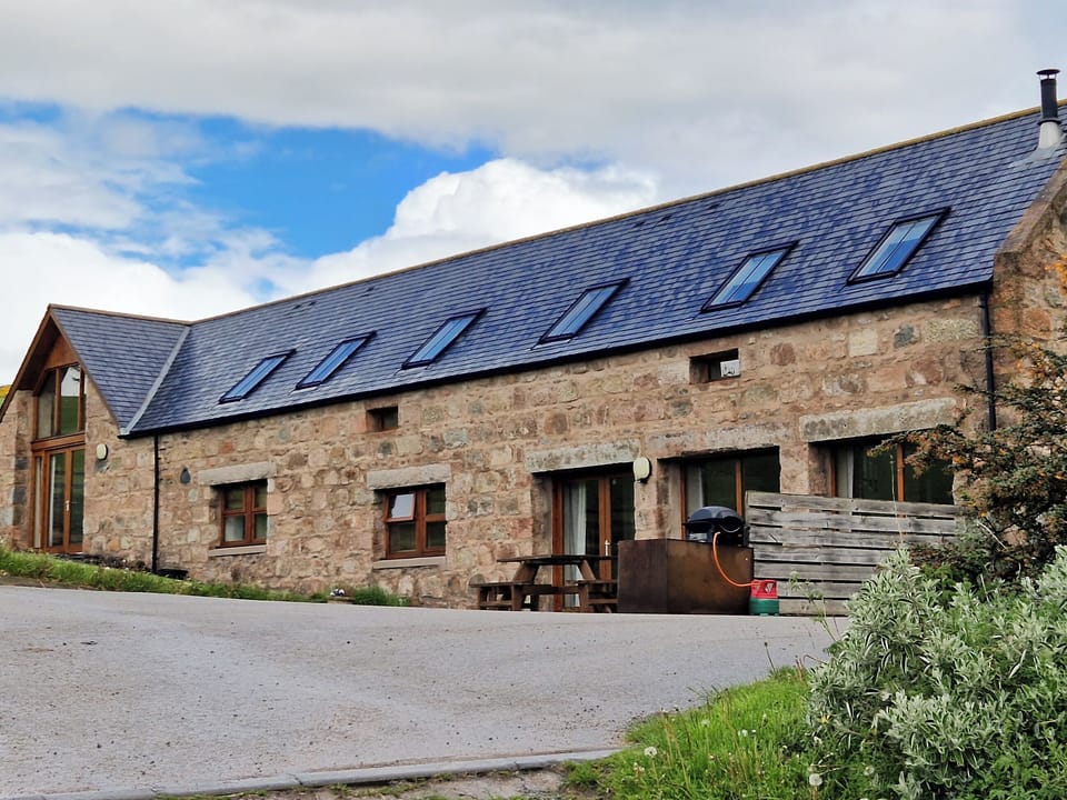 Setting | The Stables - Cairnton Farm Cottages, Lumphanan, near Banchory