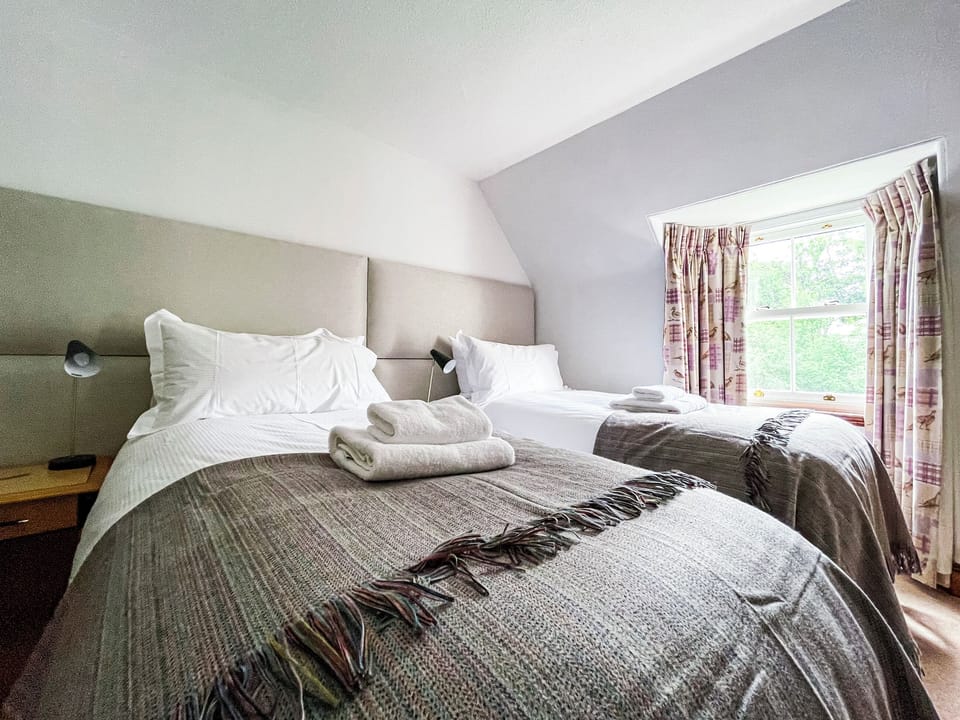 Twin bedroom | Balloan- Balloan Cottage - Balloan, Dornoch