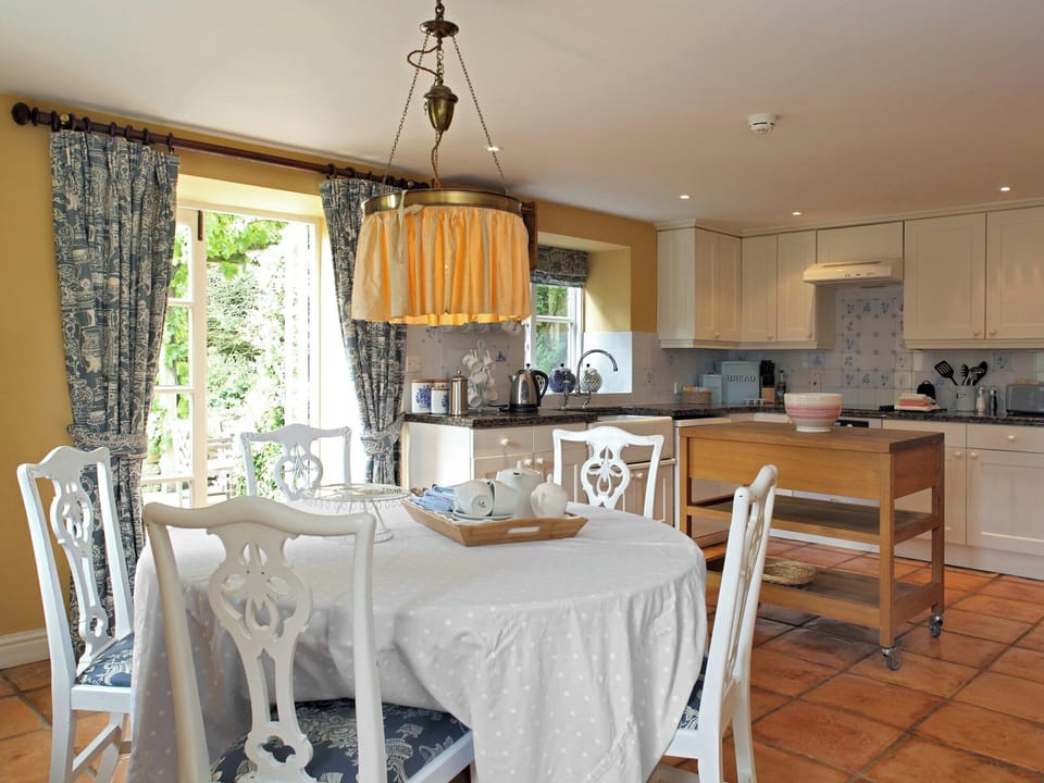Fitted kitchen with convenient dining area | Bookers - Bruern Holiday Cottages, Bruern, near Chipping Norton