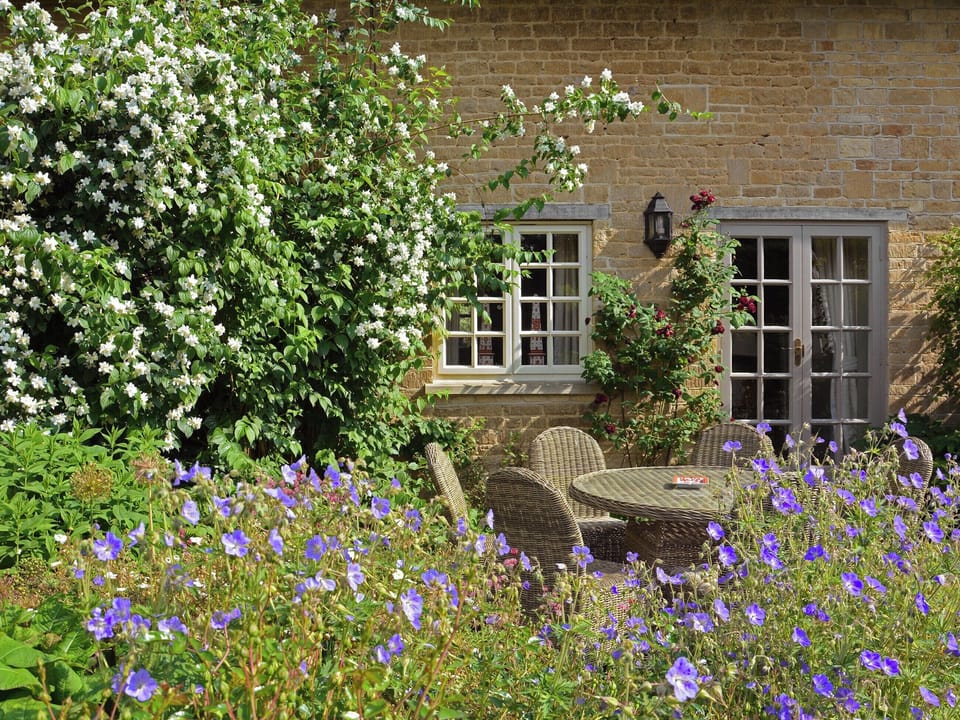 Lush rear garden | Aintree - Bruern Holiday Cottages, Bruern, near Chipping Norton