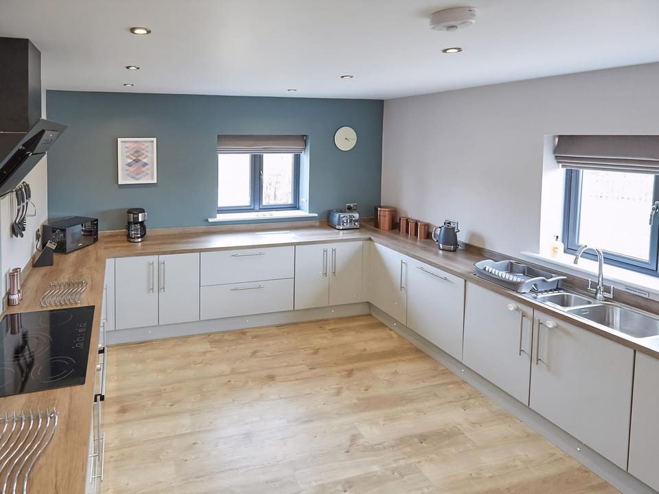Fully appointed fitted kitchen | Wild Cherry Barn - Ashlin Farm Barns, Dunholme, near Lincoln