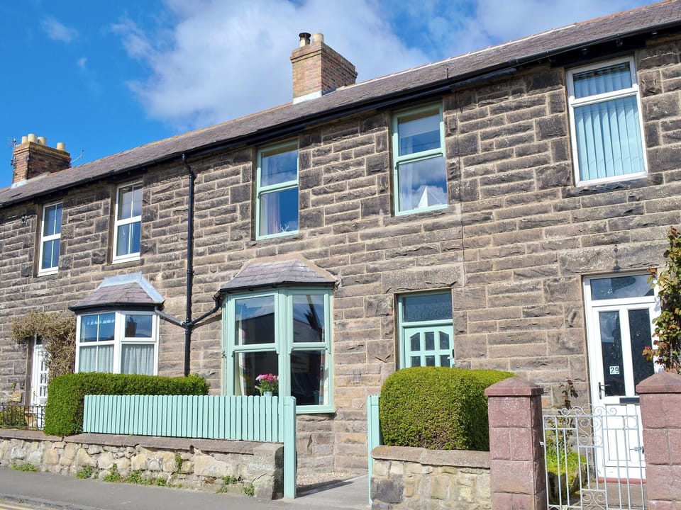Traditional stone-built holiday home | Driftwood Cottage, Seahouses