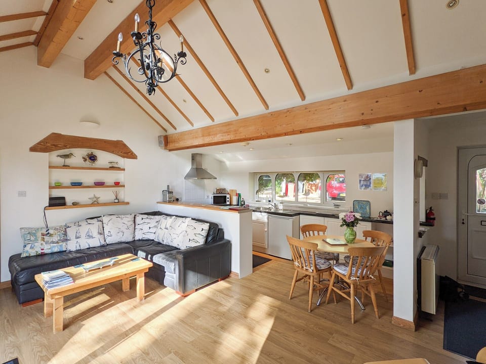 Open plan living space | Kipper Cottage, Wootton Bridge