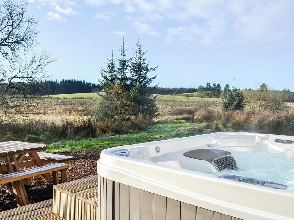 Hot tub | Ochiltree Cottage - Waterside, Newton Stewart