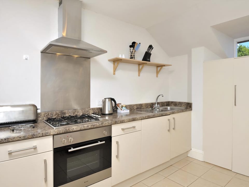 Well-equipped kitchen | Apartment 1 - Astor House, Torquay
