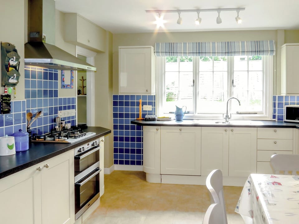 Spacious kitchen/ dining room | Whinlands, Thorpeness, near Aldeburgh