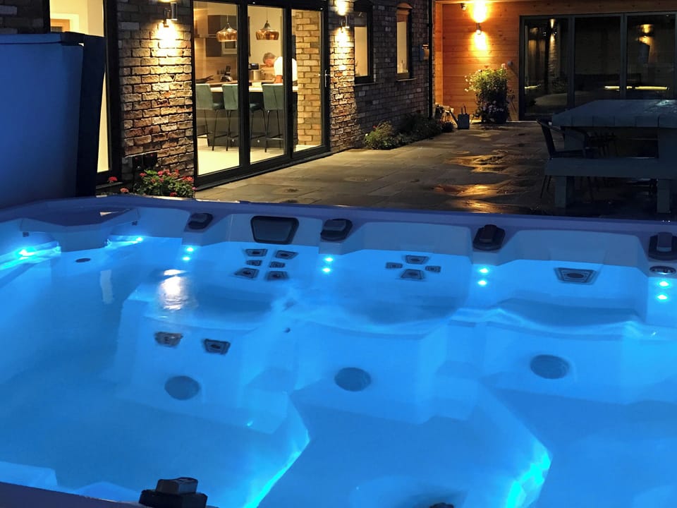 Hot tub | Meadowsweet Barn - Ashlin Farm Barns, Dunholme, near Lincoln