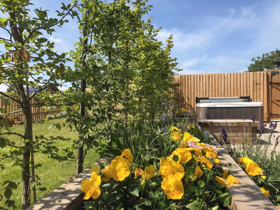 Garden | White Swan Cottage - Ashlin Farm Barns, Dunholme, near Lincoln