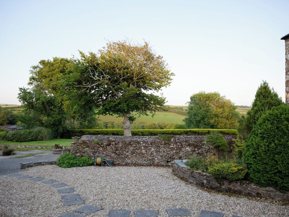 View | Honeysuckle Cottage - Woodlands Manor Farm, Woodford, near Bude