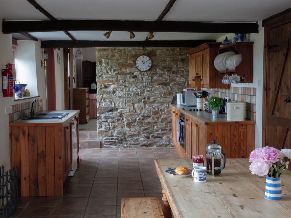 Kitchen/diner | Rose Cottage - Woodlands Manor Farm, Woodford, near Bude