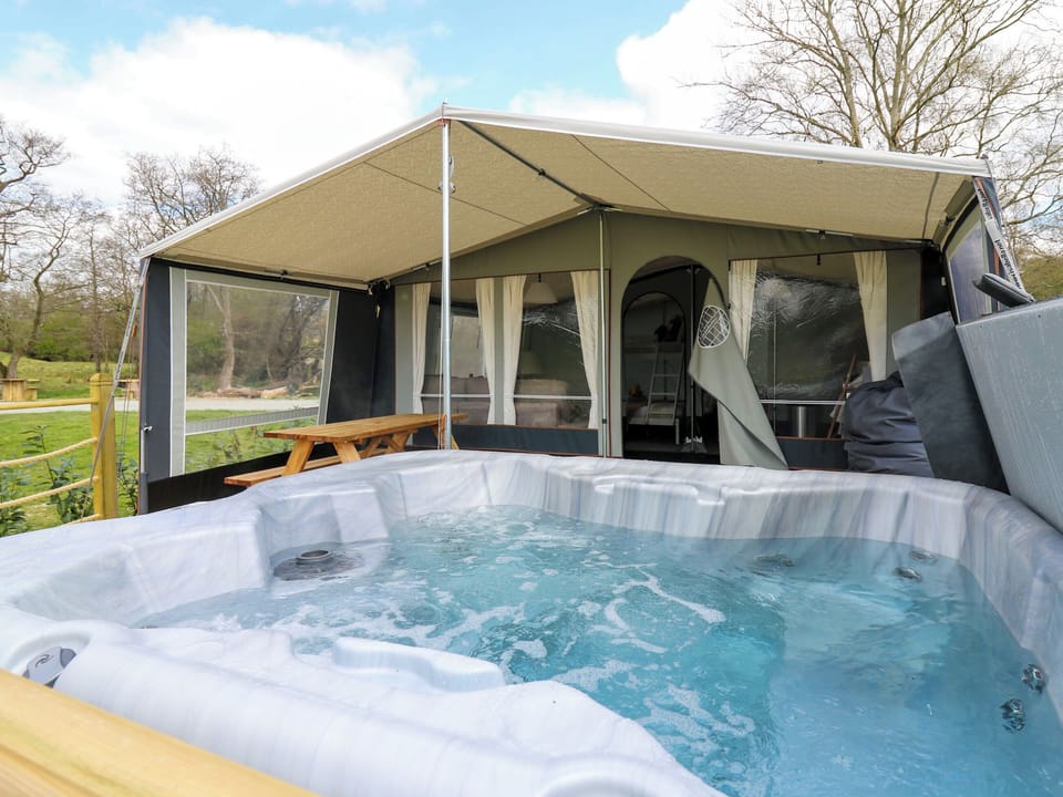 Hot tub | Salmon - Cae Llwyn, Rhayader and the Elan Valley