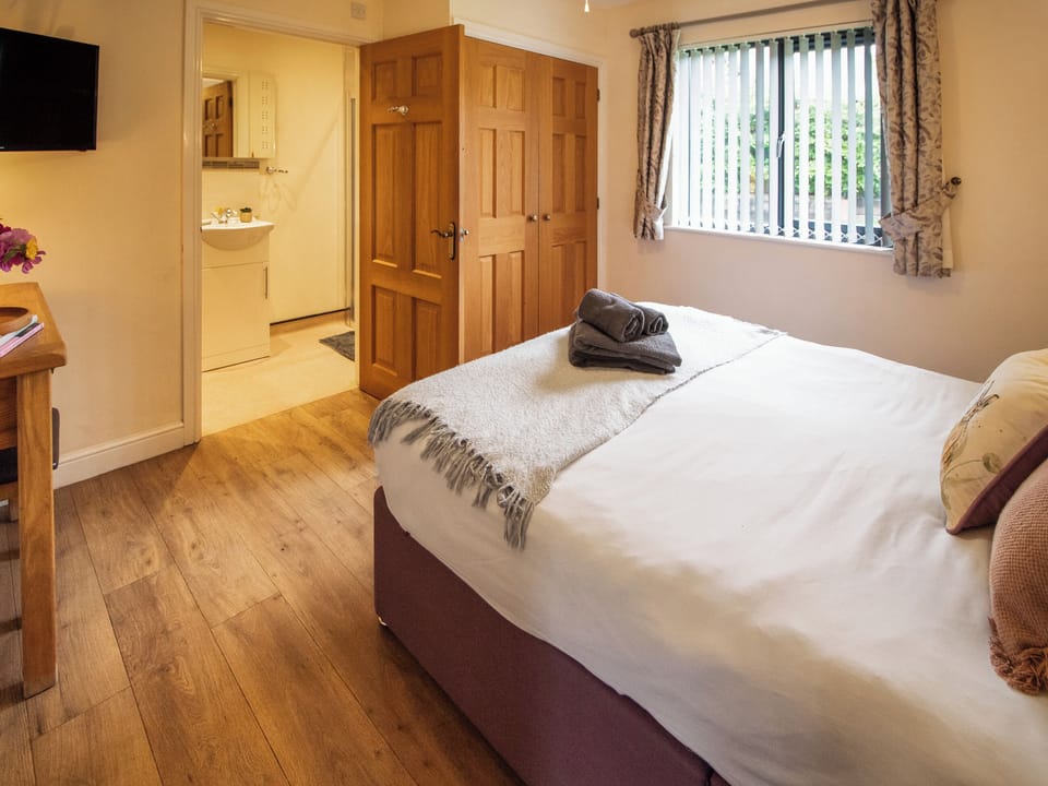 Double bedroom | Caban Nant Ddu - Cae Llwyn, Rhayader and the Elan Valley
