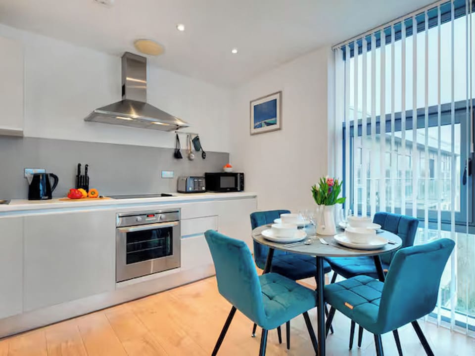Kitchen/diner | Monument Apartments, Newcastle Upon Tyne