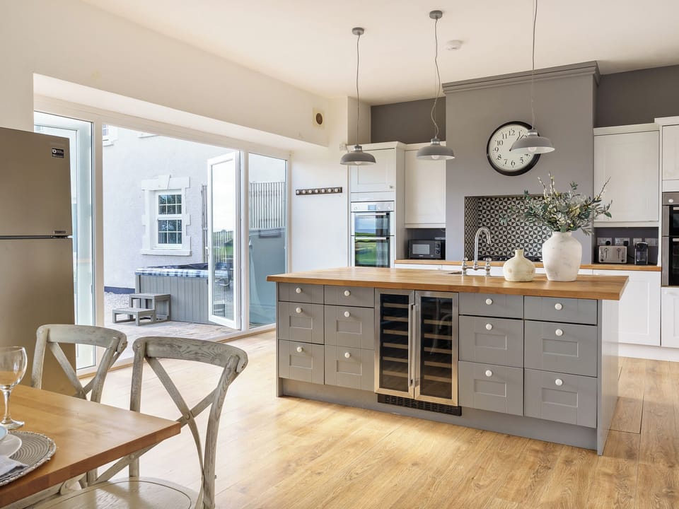 Kitchen/diner | Ridge Farmhouse, Llanerchymedd