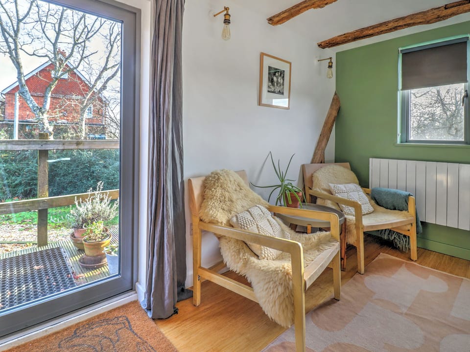 Open plan living space | Staddlestone Barn - Gambledown Farm, Romsey