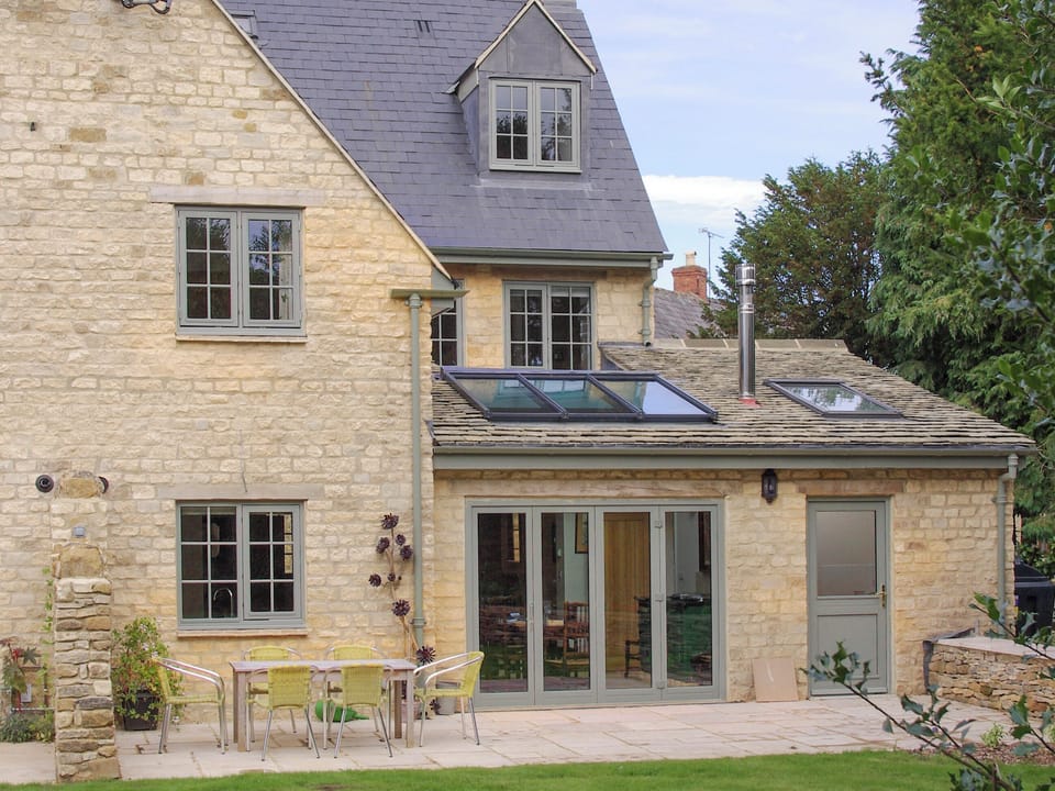Attractive holiday home with Bi-fold doors, patio and garden to rear | Ryeworth Cottage - Kingham Cottages, Kingham, near Chipping Norton