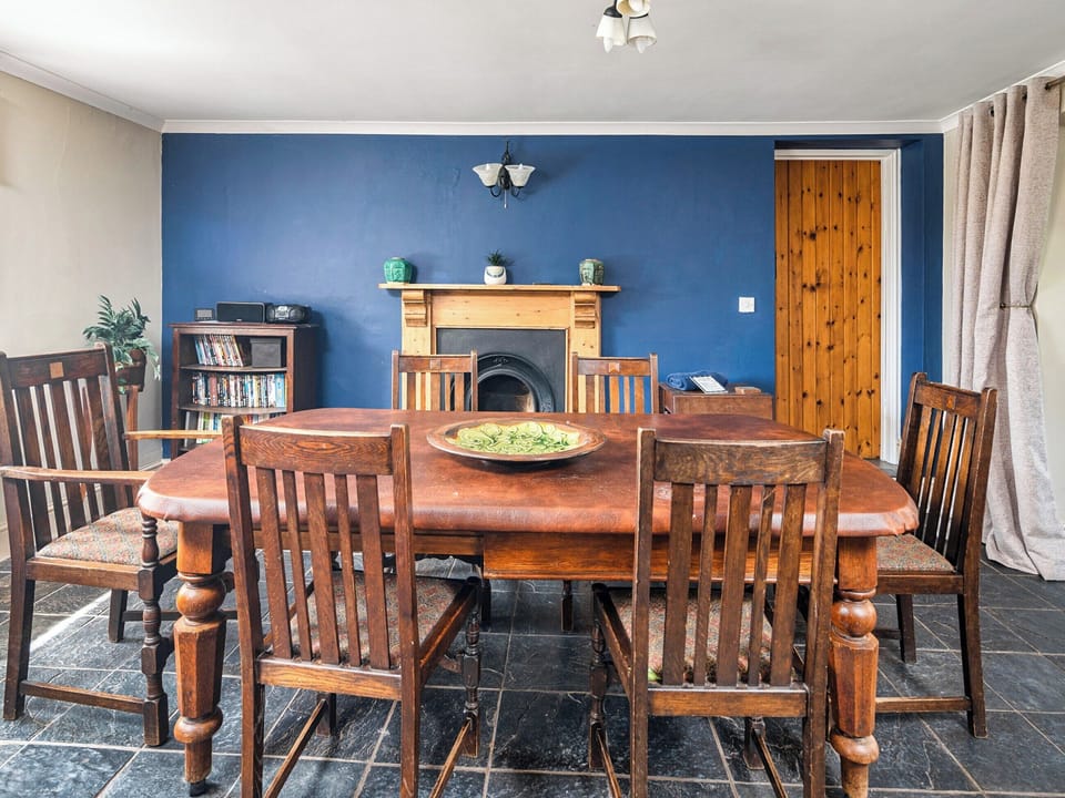 Dining Area | Hawton - Tanylan Farm Cottages, Kidwelly