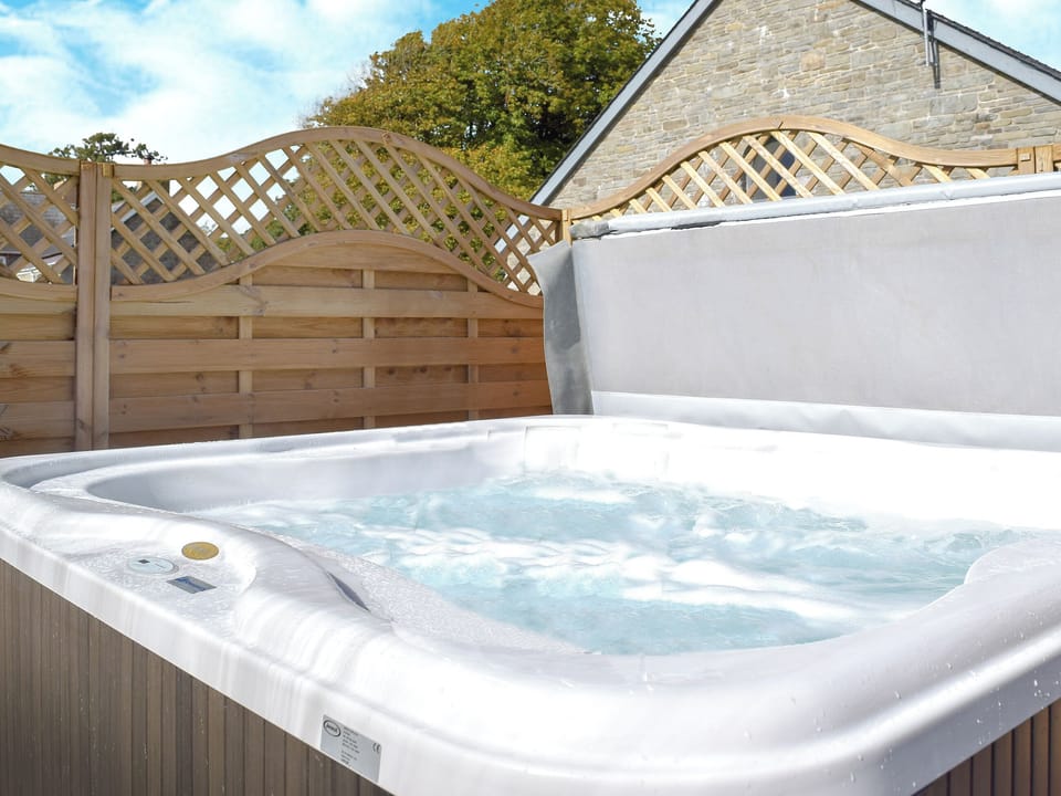 Wonderful relaxing hot tub | Ty Llo - Tanylan Farm Cottages, Kidwelly