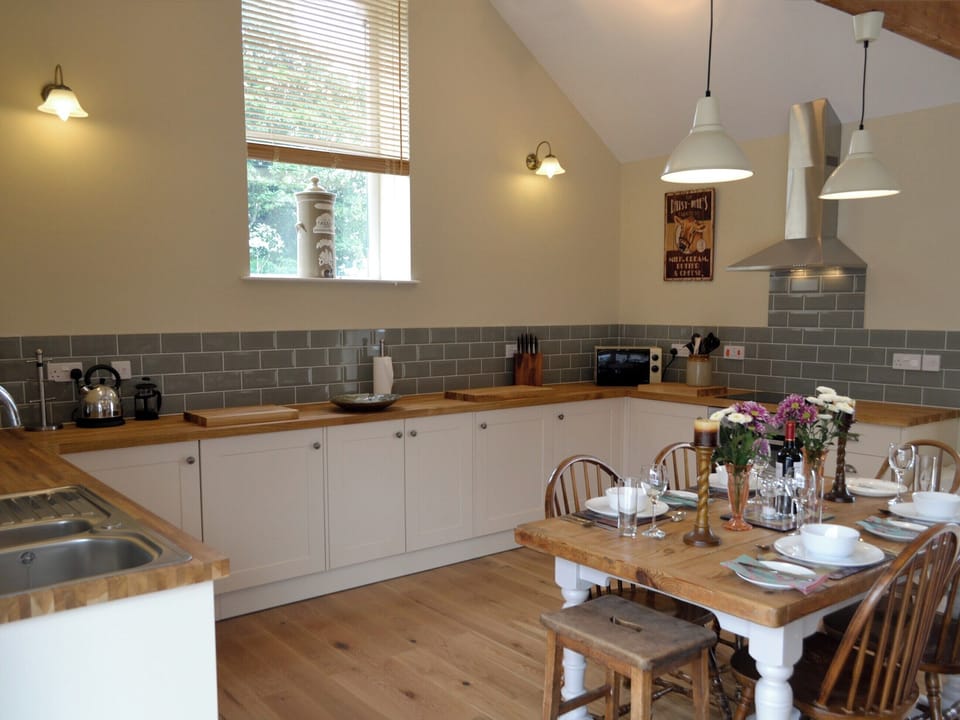 Kitchen | Tanylan Farm Cottages - Ty Llo, Kidwelly