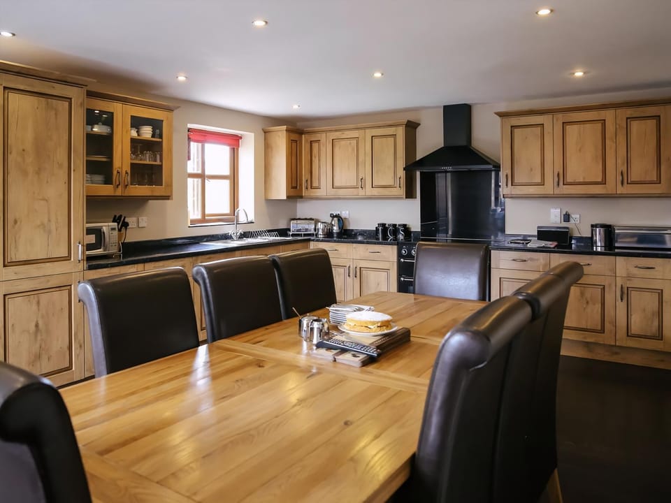 Large dining table in kitchen | Drover&rsquo;s Barn - Millmoor Farm, Bickley, near Malpas