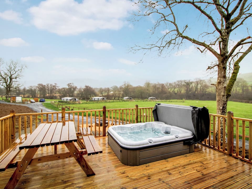 Hot tub | Buck Barn - Cae Llwyn, Rhayader and the Elan Valley