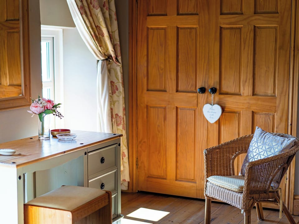 Bedroom | Coeden Afal - Tanylan Farm Cottages, Kidwelly