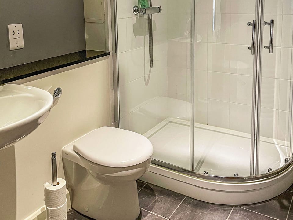 Shower room | Raven Wing 11 - Kintail Apartment - Highland Club, Fort Augustus