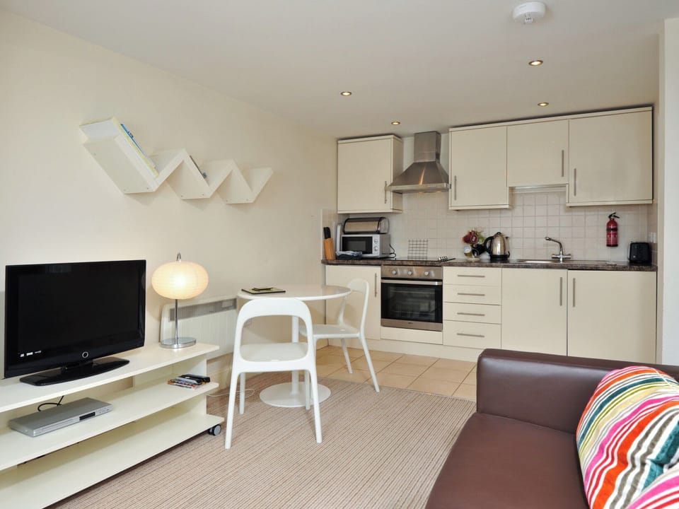 Light and airy, modern apartment | Trinity Apartment 34 - Trinity Mews, Torquay
