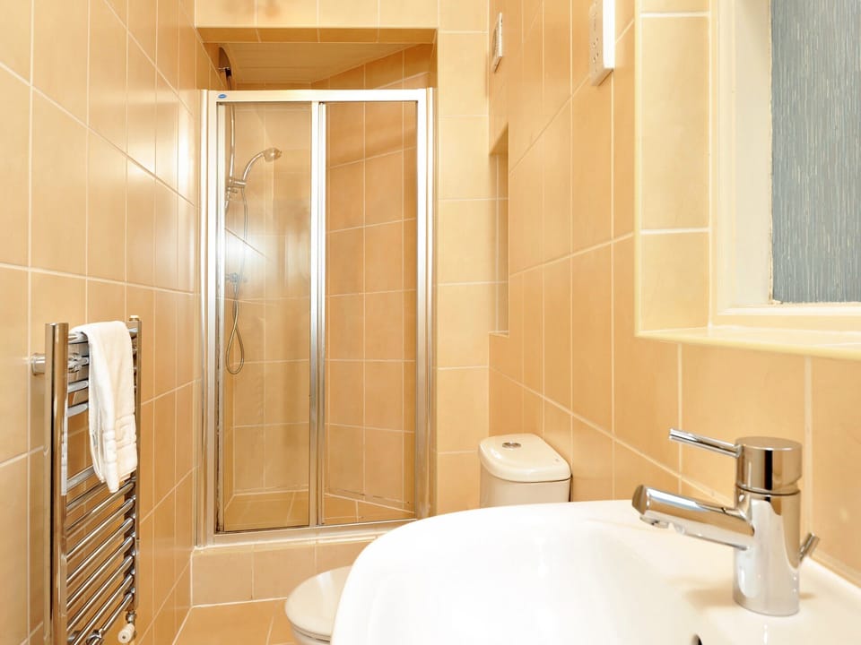 Bathroom | 10a Trinity Mews - Trinity Mews Holidays, Torquay