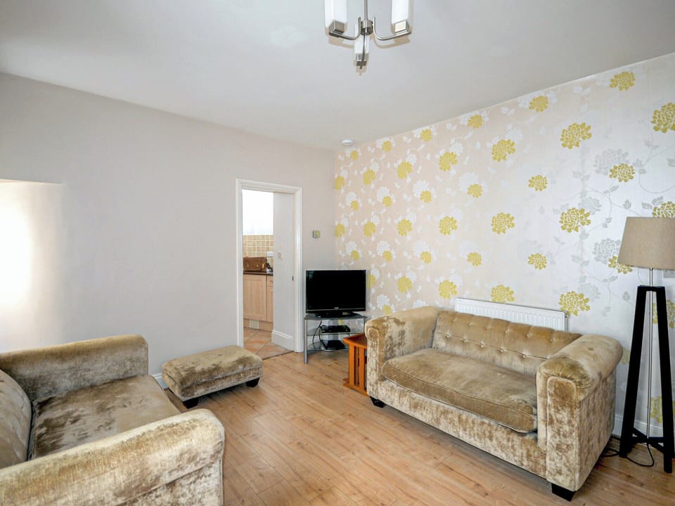 Living room | 10a Trinity Mews - Trinity Mews Holidays, Torquay