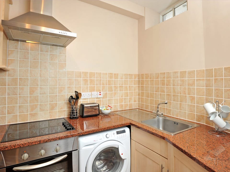 Kitchen | 10a Trinity Mews - Trinity Mews Holidays, Torquay