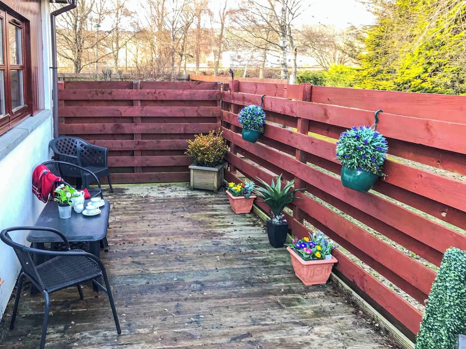 Garden | Larrach Beag - Silverglades Holiday Homes, Aviemore