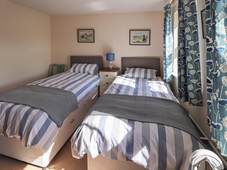 Twin bedroom | 28 Anchorage Way, East Cowes